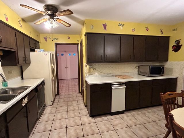 532 S Blackstone Avenue, Glenwood, IL 60425