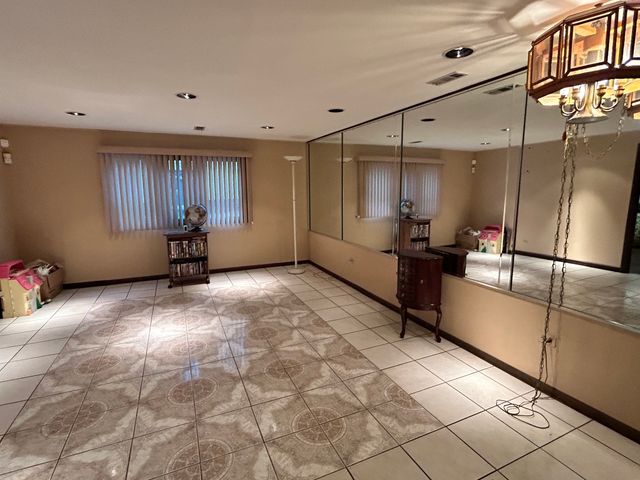 532 S Blackstone Avenue, Glenwood, IL 60425