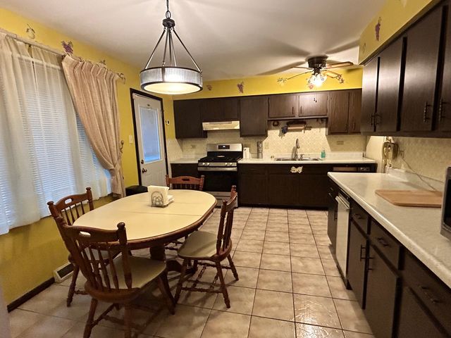 532 S Blackstone Avenue, Glenwood, IL 60425