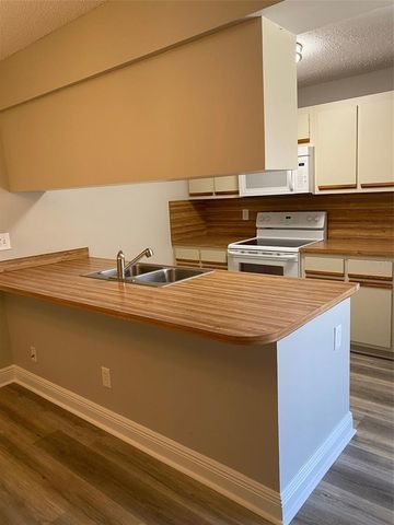 1004 ROYAL OAK BOULEVARD, Leesburg, FL 34748