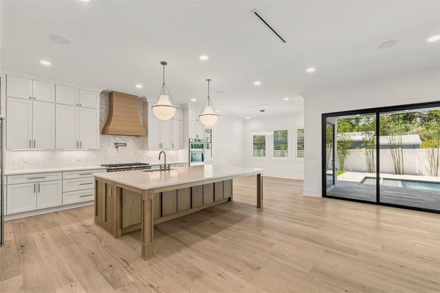 3605 W KENSINGTON AVENUE, Tampa, FL 33629