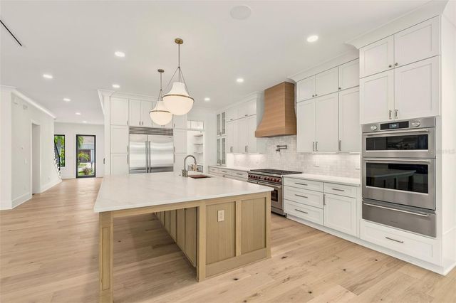 3605 W KENSINGTON AVENUE, Tampa, FL 33629