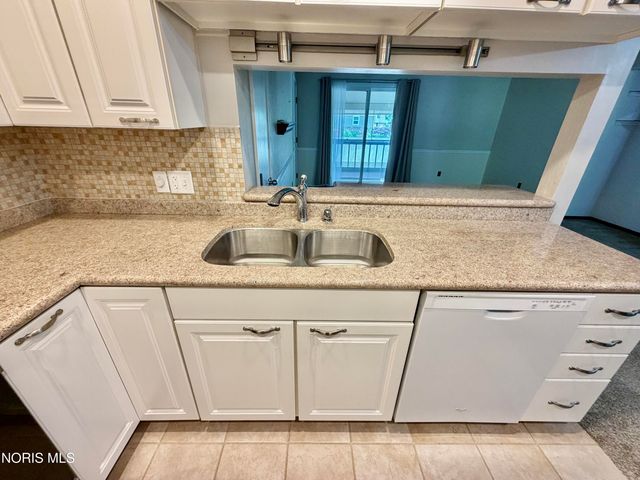 2704 Westcastle Drive, 4, Toledo, OH 43615