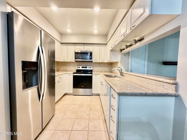 2704 Westcastle Drive, 4, Toledo, OH 43615