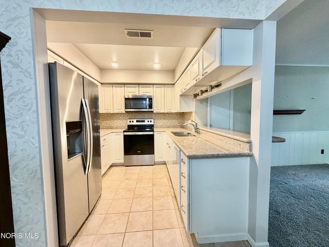 2704 Westcastle Drive, 4, Toledo, OH 43615