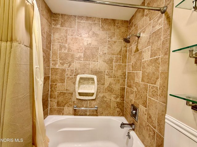 2704 Westcastle Drive, 4, Toledo, OH 43615