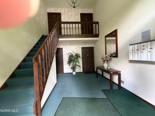 2704 Westcastle Drive, 4, Toledo, OH 43615