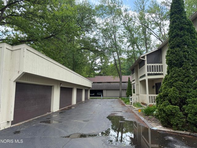 2704 Westcastle Drive, 4, Toledo, OH 43615