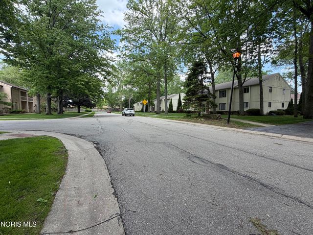 2704 Westcastle Drive, 4, Toledo, OH 43615