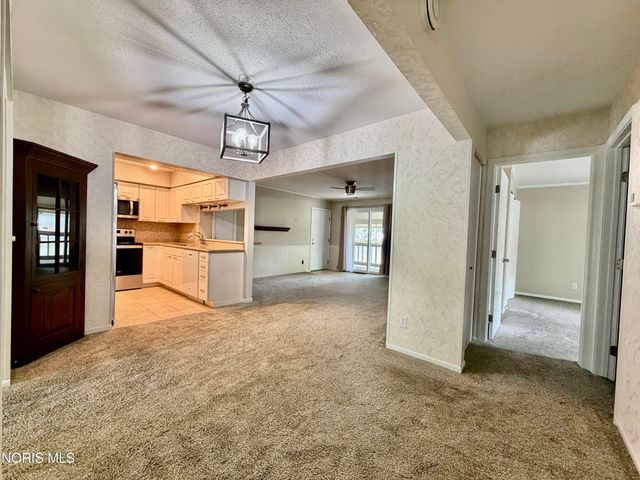 2704 Westcastle Drive, 4, Toledo, OH 43615