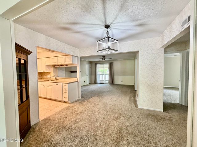 2704 Westcastle Drive, 4, Toledo, OH 43615