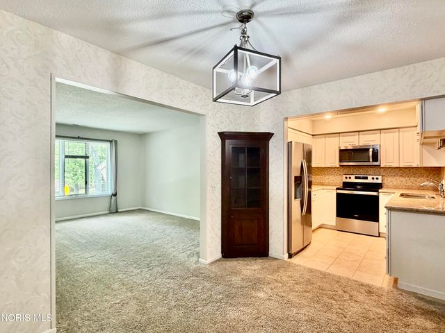 2704 Westcastle Drive, 4, Toledo, OH 43615