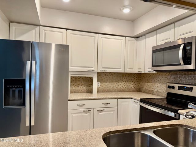 2704 Westcastle Drive, 4, Toledo, OH 43615