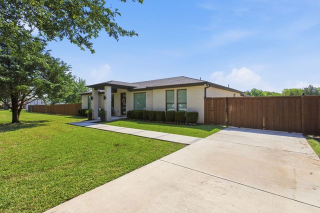 1413 Lariat Circle, Oak Leaf, TX 75154