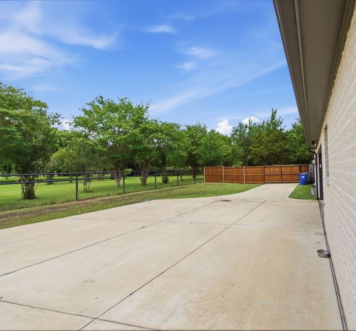 1413 Lariat Circle, Oak Leaf, TX 75154