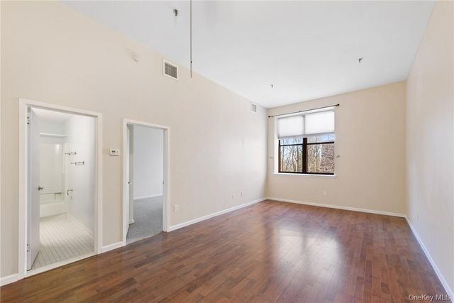 55 Mckinley Avenue D2-3, White Plains, NY 10606