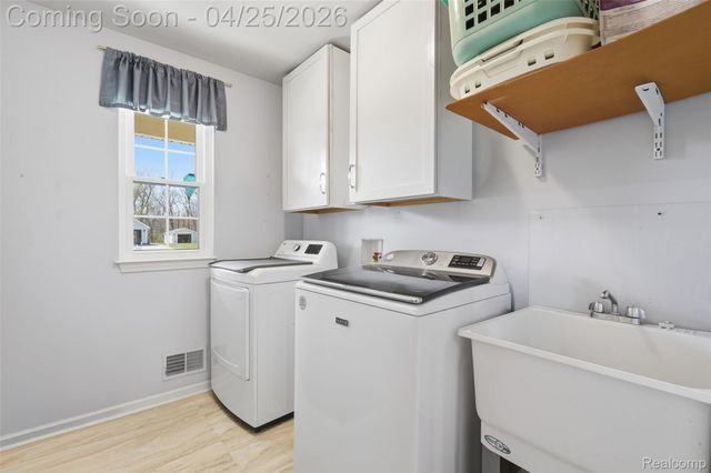 4325 Kellie Court, Oceola Township, MI 48855