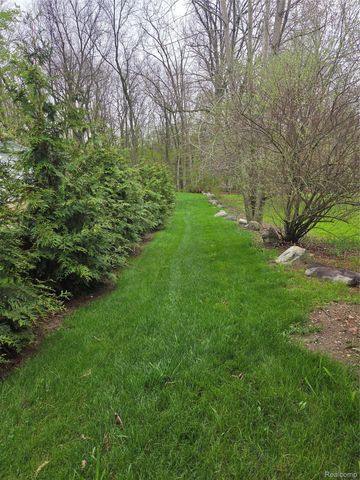 4325 Kellie Court, Oceola Township, MI 48855