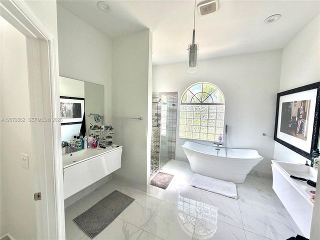 16747 NW 10th Street, Pembroke Pines, FL 33028