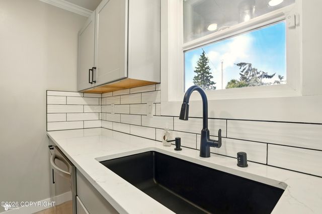 7515 E 20th Avenue, Anchorage, AK 99504