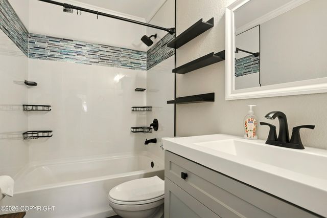 7515 E 20th Avenue, Anchorage, AK 99504