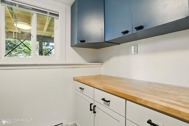 7515 E 20th Avenue, Anchorage, AK 99504