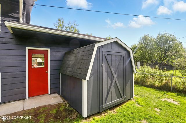 7515 E 20th Avenue, Anchorage, AK 99504