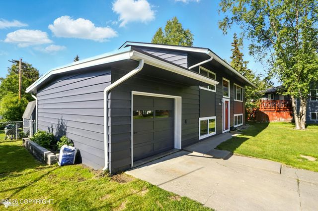 7515 E 20th Avenue, Anchorage, AK 99504