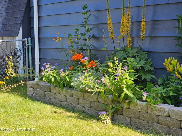 7515 E 20th Avenue, Anchorage, AK 99504