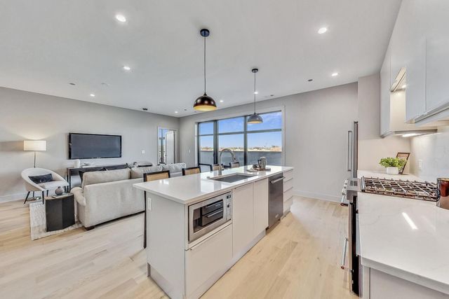 1317 N Western Avenue 504, Chicago, IL 60622