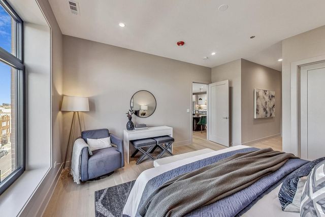 1317 N Western Avenue 504, Chicago, IL 60622