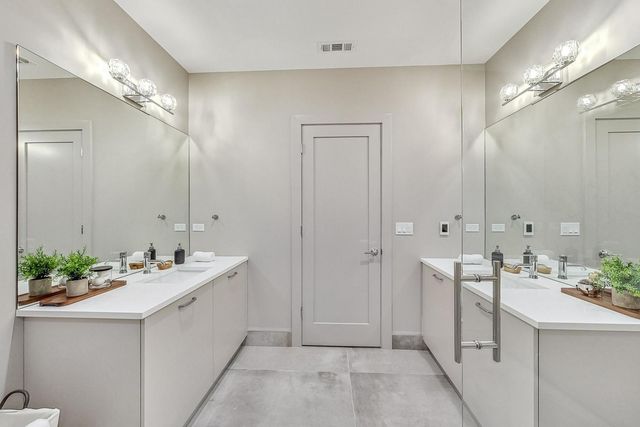 1317 N Western Avenue 504, Chicago, IL 60622