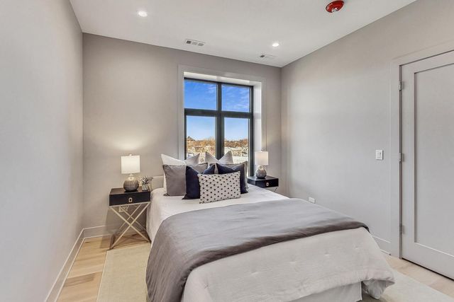 1317 N Western Avenue 504, Chicago, IL 60622