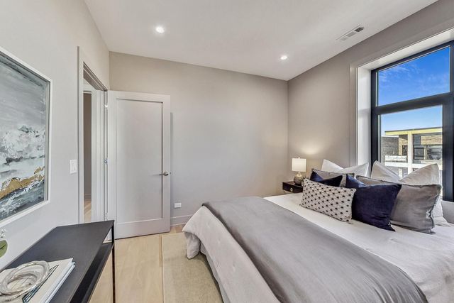 1317 N Western Avenue 504, Chicago, IL 60622