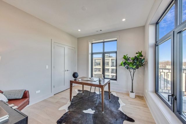 1317 N Western Avenue 504, Chicago, IL 60622