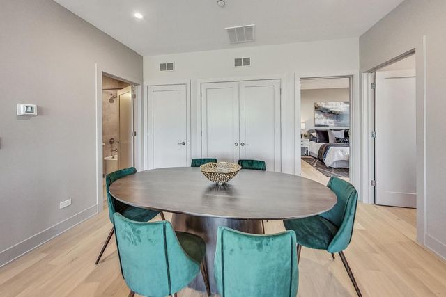 1317 N Western Avenue 504, Chicago, IL 60622