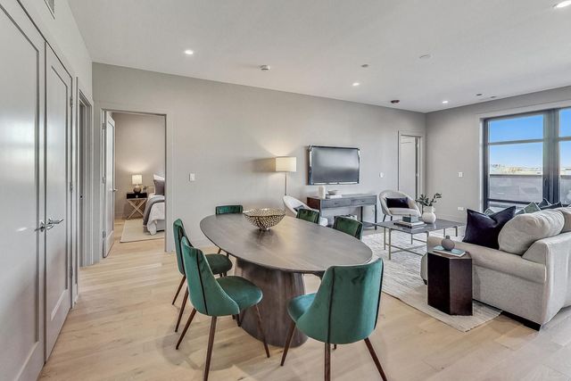 1317 N Western Avenue 504, Chicago, IL 60622