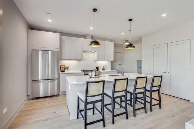 1317 N Western Avenue 504, Chicago, IL 60622