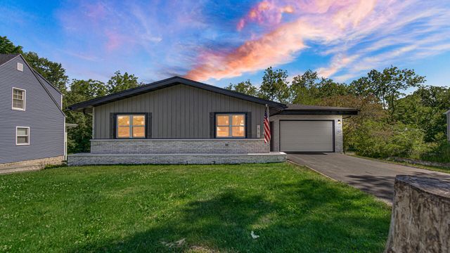 54 Indian Trail, Merrillville, IN 46410