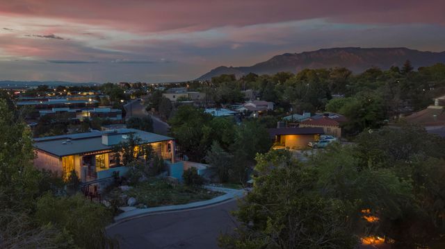 1105 Marquette Place NE, Albuquerque, NM 87106