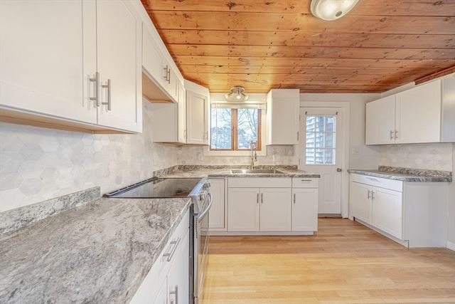 95 Cherry St, Middleboro, MA 02346