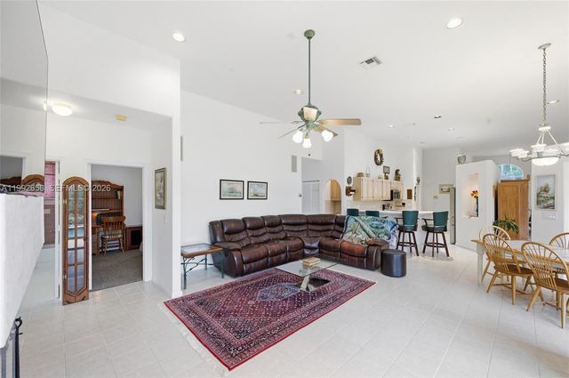 3038 Lakewood Dr, Weston, FL 33332