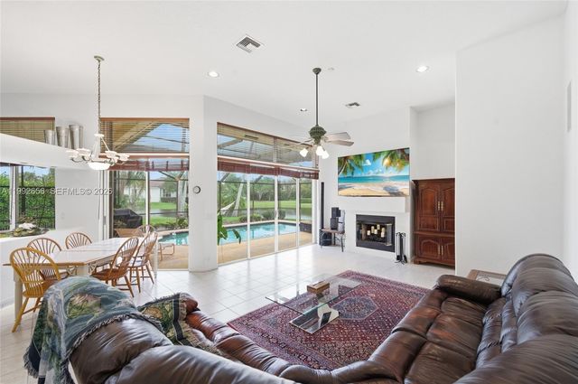 3038 Lakewood Dr, Weston, FL 33332