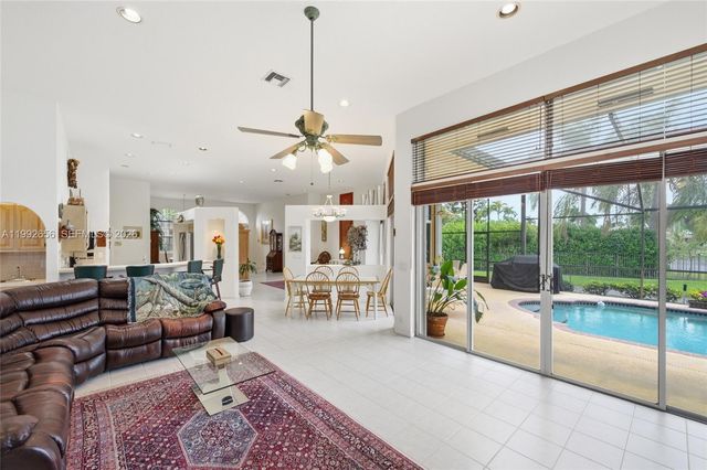 3038 Lakewood Dr, Weston, FL 33332