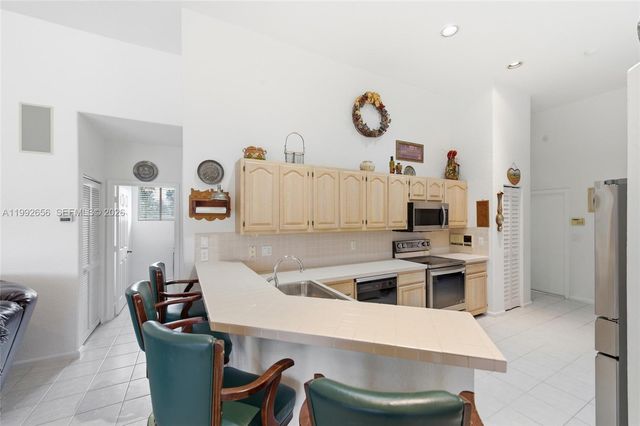 3038 Lakewood Dr, Weston, FL 33332