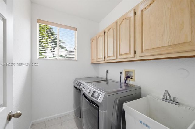 3038 Lakewood Dr, Weston, FL 33332