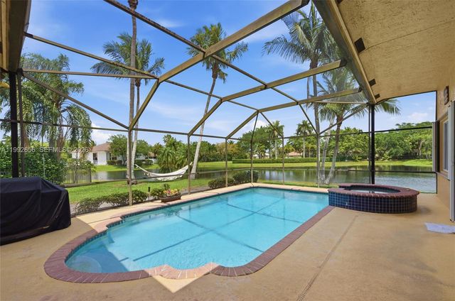 3038 Lakewood Dr, Weston, FL 33332