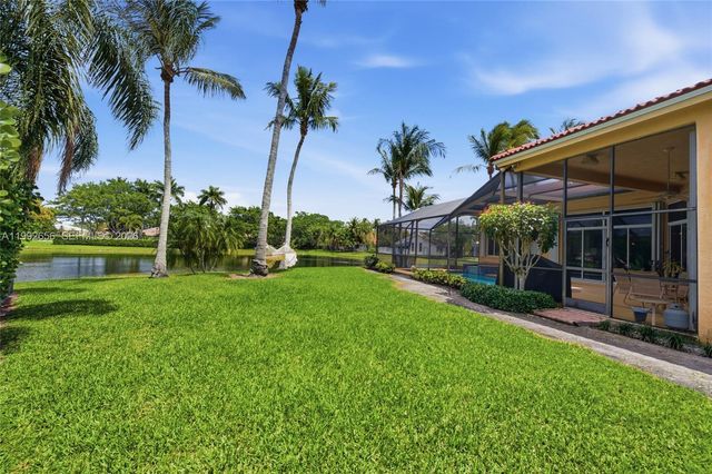 3038 Lakewood Dr, Weston, FL 33332