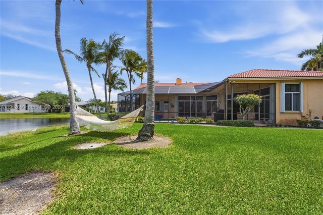 3038 Lakewood Dr, Weston, FL 33332