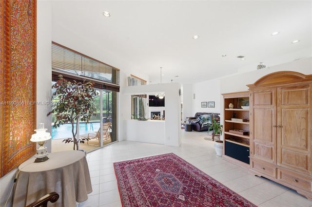 3038 Lakewood Dr, Weston, FL 33332